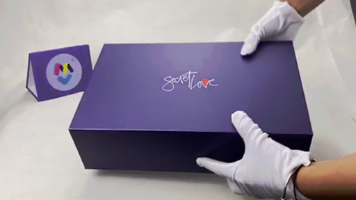 niestandardowe magnetyczne pudełko z nadrukiem w kolorze fioletowym z  wykrojony  EPE pianka